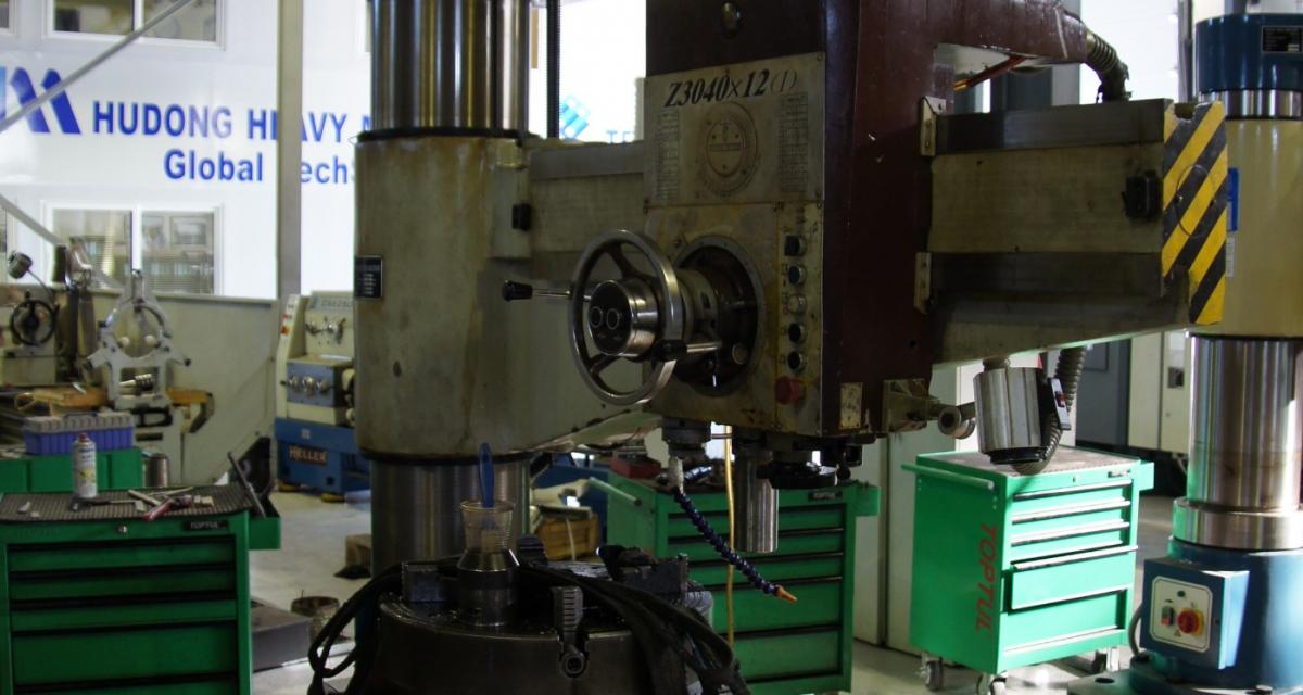 RADIAL DRILLING MACHINE