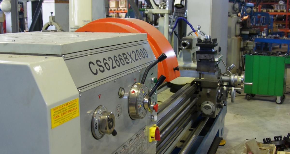 LATHE 3 METERS DISTANCE BETWEEN CENTERS
